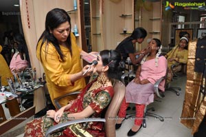 Lakme Artist Sushma Khan at Bridal Makeup Session