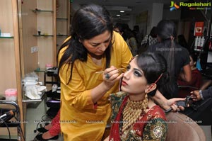 Lakme Artist Sushma Khan at Bridal Makeup Session