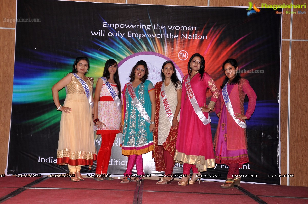 Miss & Mrs India Gujarati 2013 Curtain Raiser, Hyderabad | Chief Guest: Bina Mehta