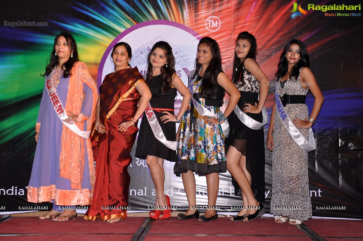 Miss & Mrs India Gujarati 2013 Curtain Raiser, Hyderabad | Chief Guest: Bina Mehta