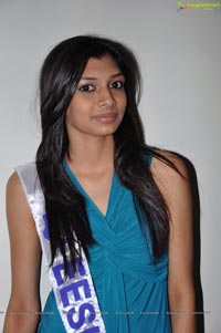 Miss & Mrs India Gujarati 2013 Press Meet