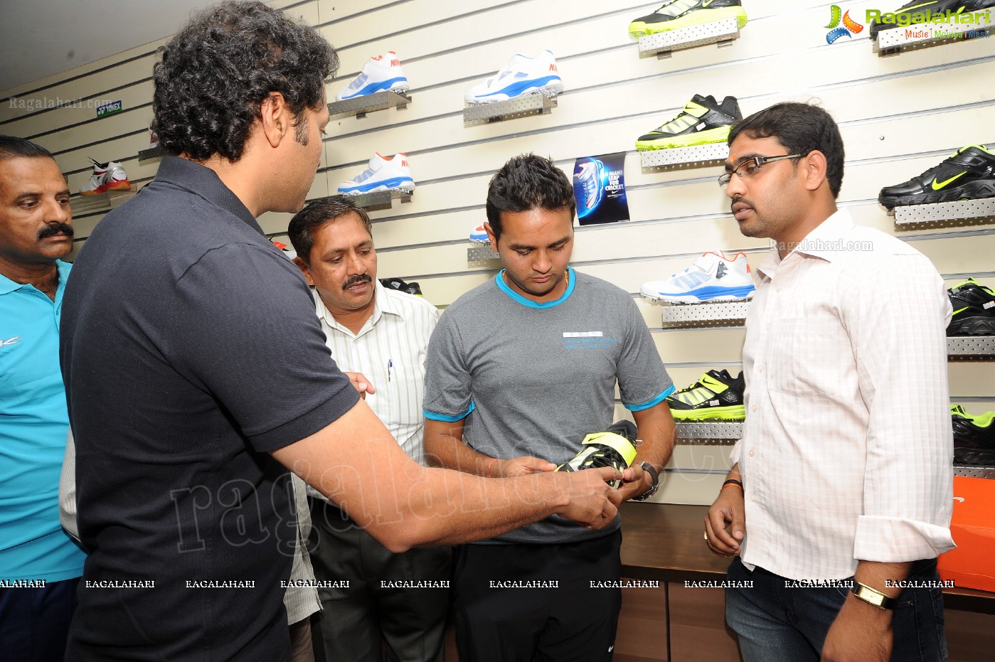 Parthiv Patel at Sachdev Sports, Hyderabad