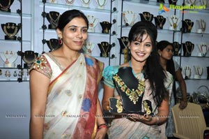 Lavanya launches Parinaya Wedding Fair