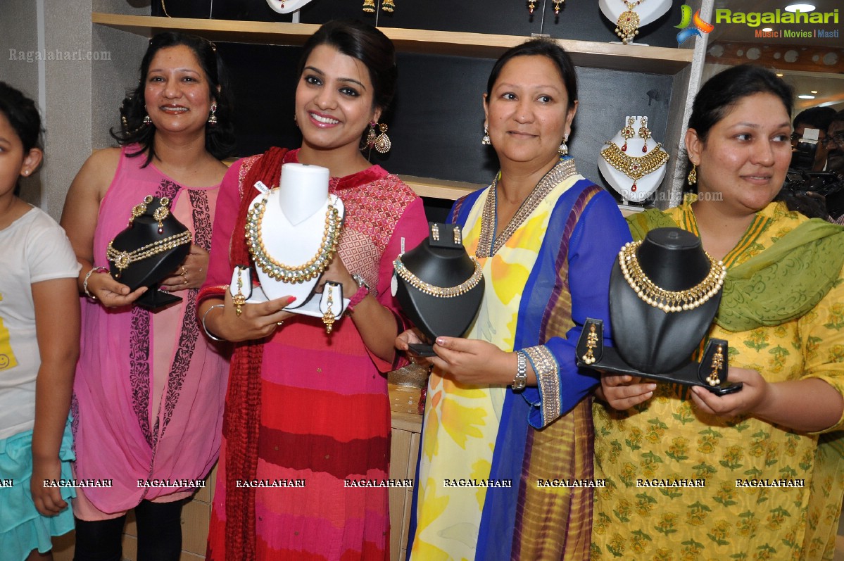 Tashu Kaushik launches Traditional Festive Collection and Ugadi Special Sale at Patny Jewels, Hyderabad