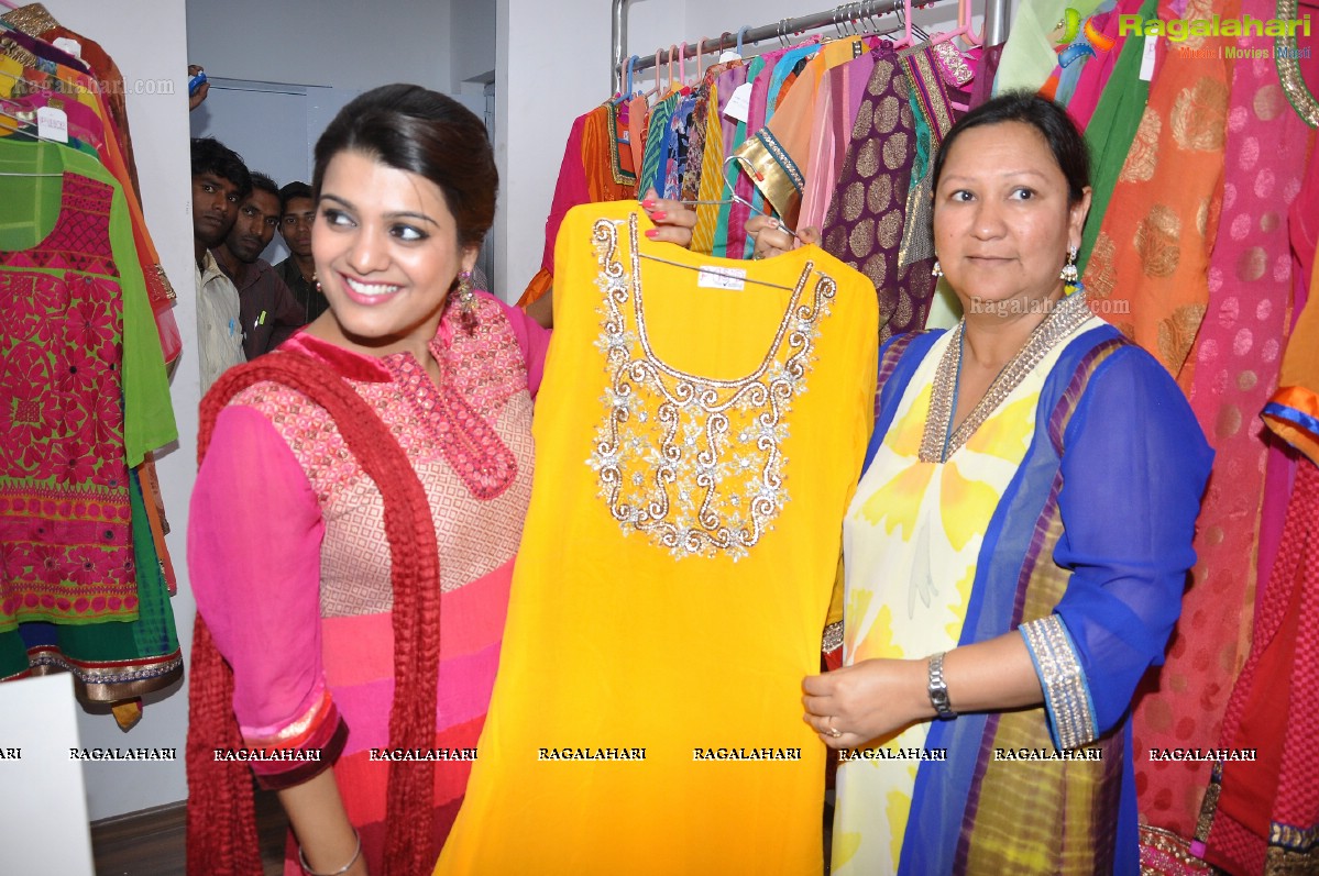 Tashu Kaushik launches Traditional Festive Collection and Ugadi Special Sale at Patny Jewels, Hyderabad