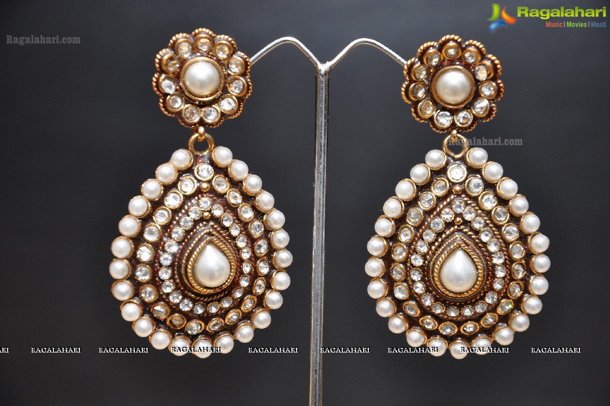 Tashu Kaushik launches Traditional Festive Collection and Ugadi Special Sale at Patny Jewels, Hyderabad