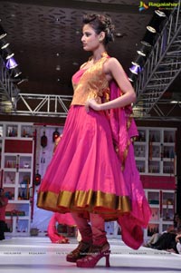 Pink Wedding 2013 Fashion Show