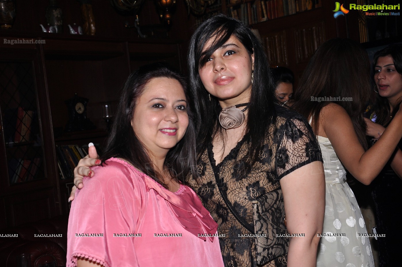 Prerna Bahirwani 2013 Birthday Bash at 10 Downing Street, Hyderabad