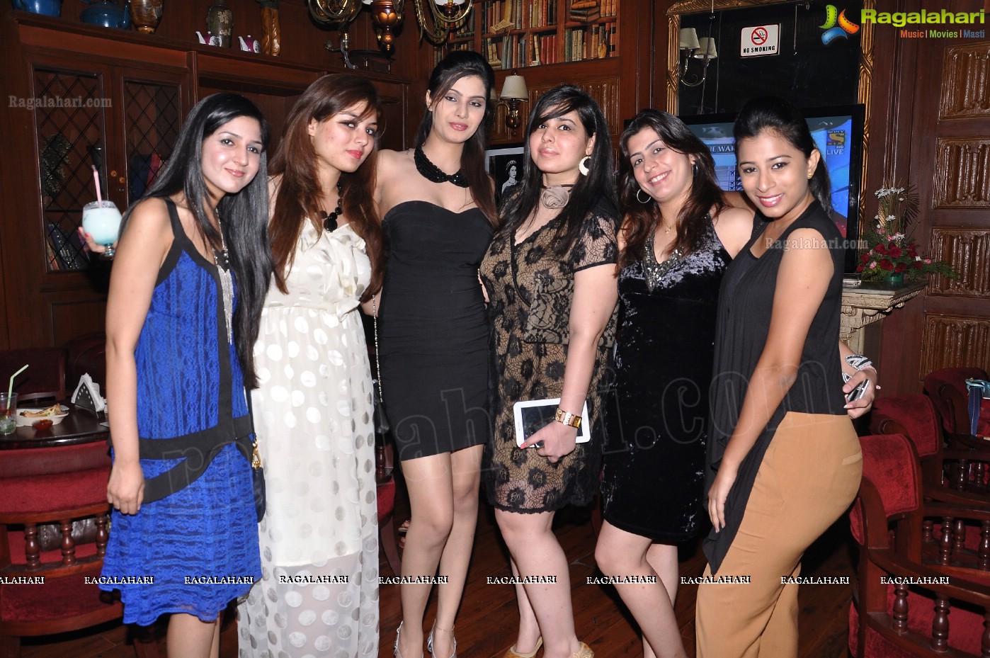 Prerna Bahirwani 2013 Birthday Bash at 10 Downing Street, Hyderabad