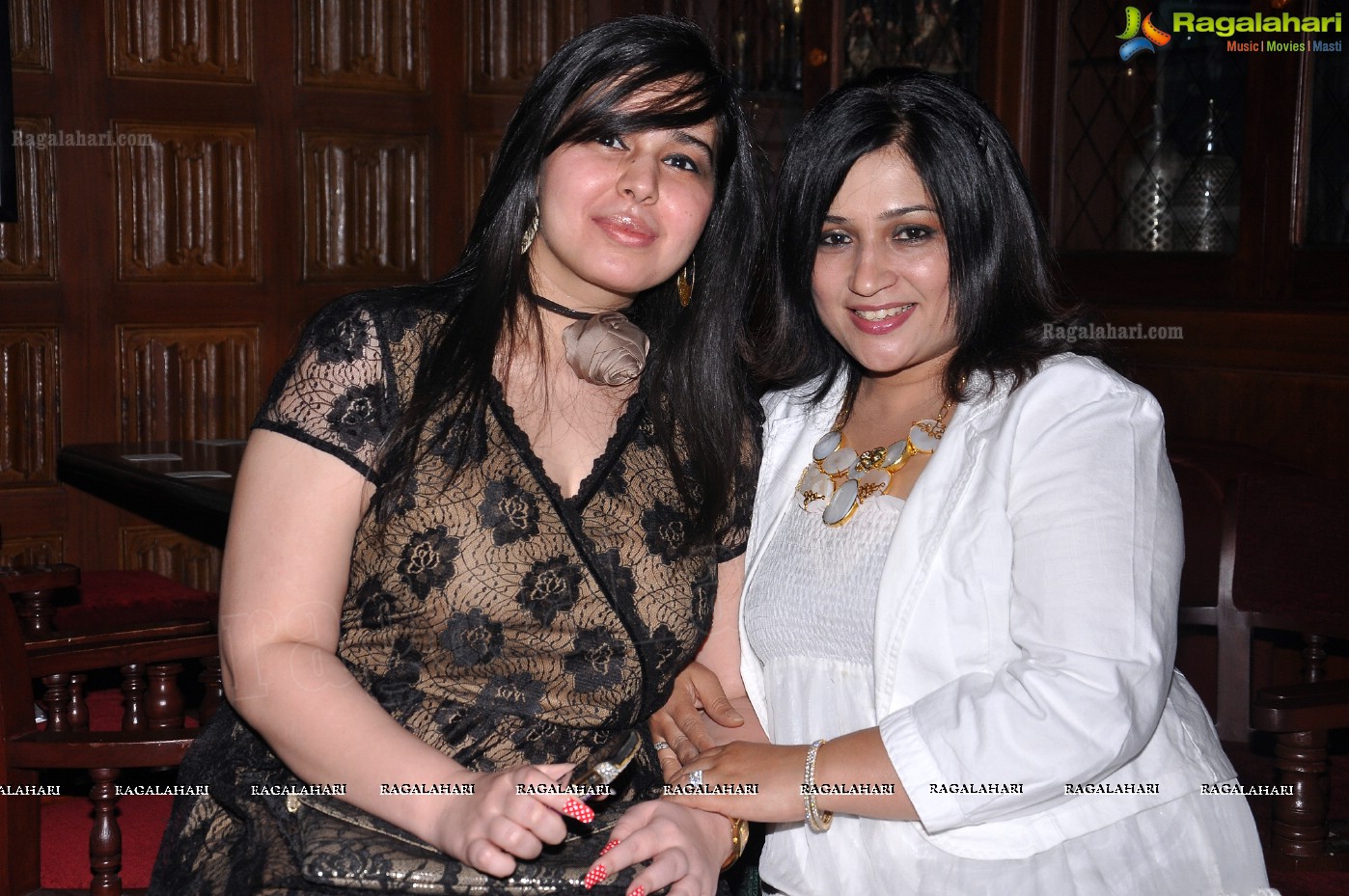 Prerna Bahirwani 2013 Birthday Bash at 10 Downing Street, Hyderabad