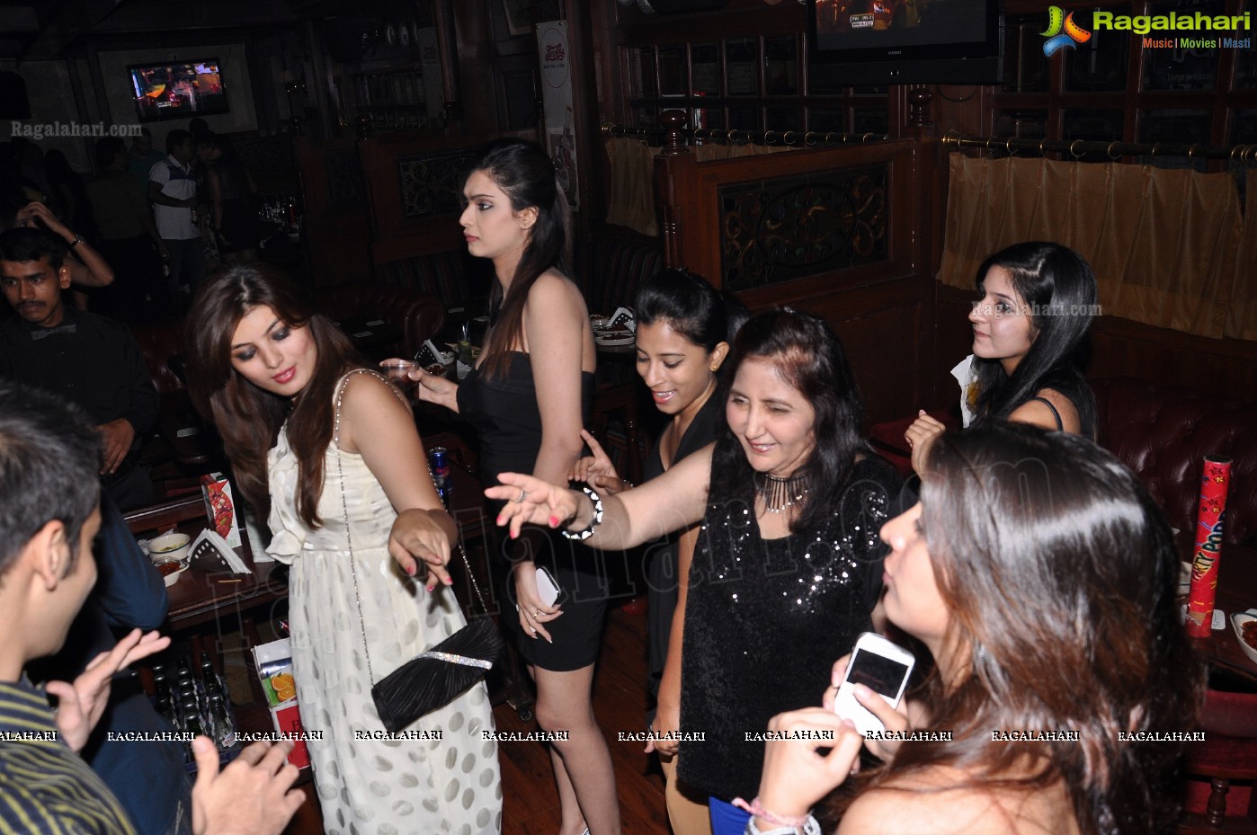 Prerna Bahirwani 2013 Birthday Bash at 10 Downing Street, Hyderabad