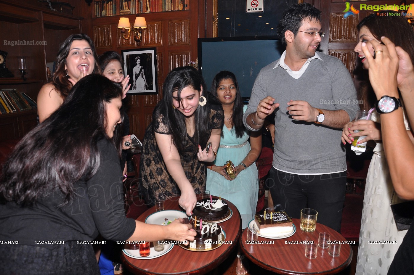 Prerna Bahirwani 2013 Birthday Bash at 10 Downing Street, Hyderabad