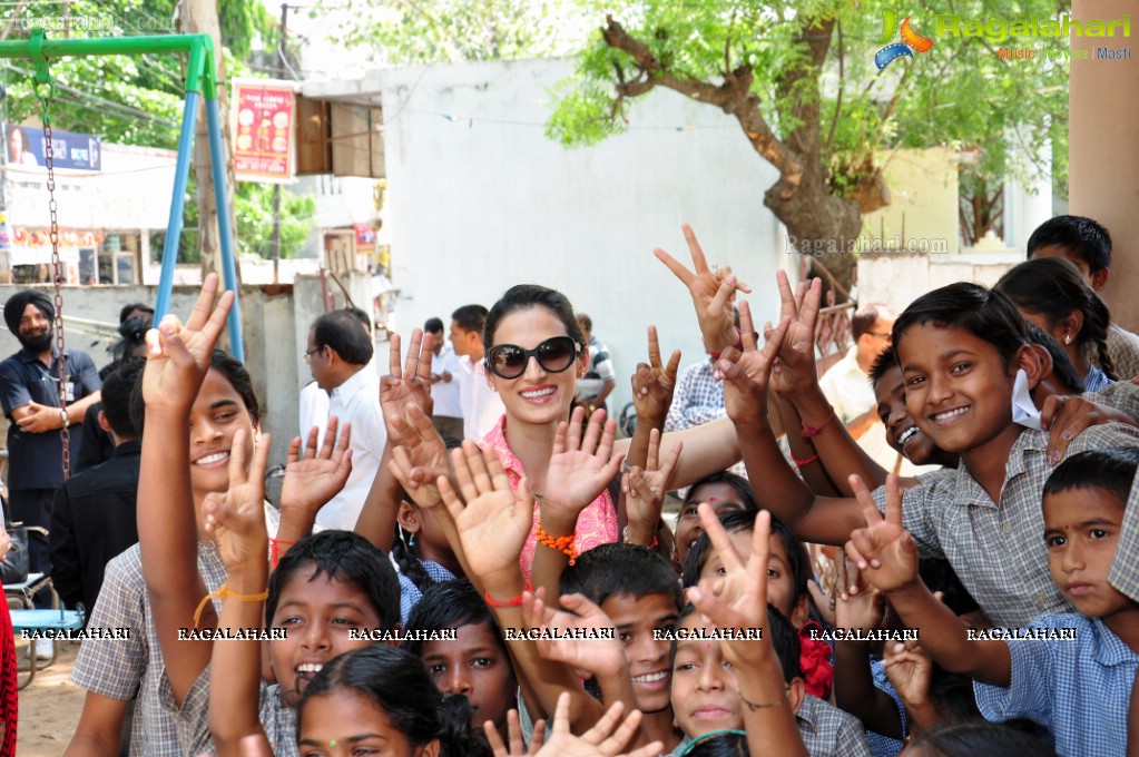 Shilpa Reddy and Nekkanti Sridevi launches Multimedia Classroom at Rajiv Vidya Mission, Hyderabad