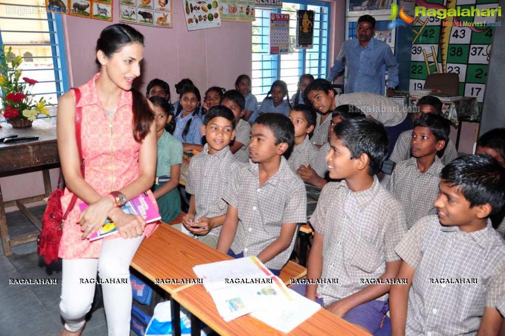 Shilpa Reddy and Nekkanti Sridevi launches Multimedia Classroom at Rajiv Vidya Mission, Hyderabad