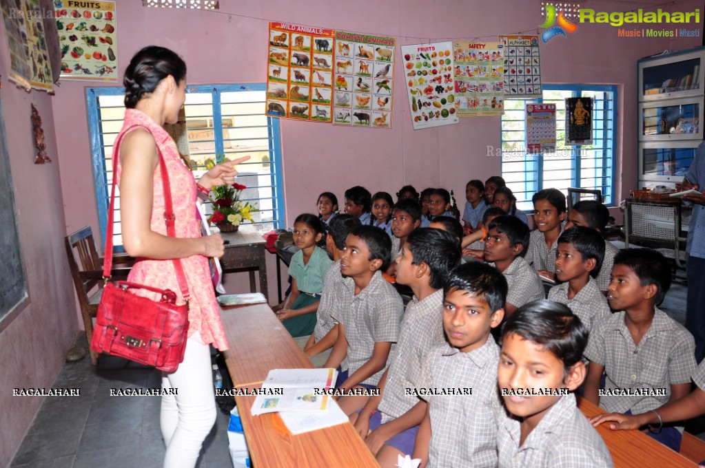 Shilpa Reddy and Nekkanti Sridevi launches Multimedia Classroom at Rajiv Vidya Mission, Hyderabad