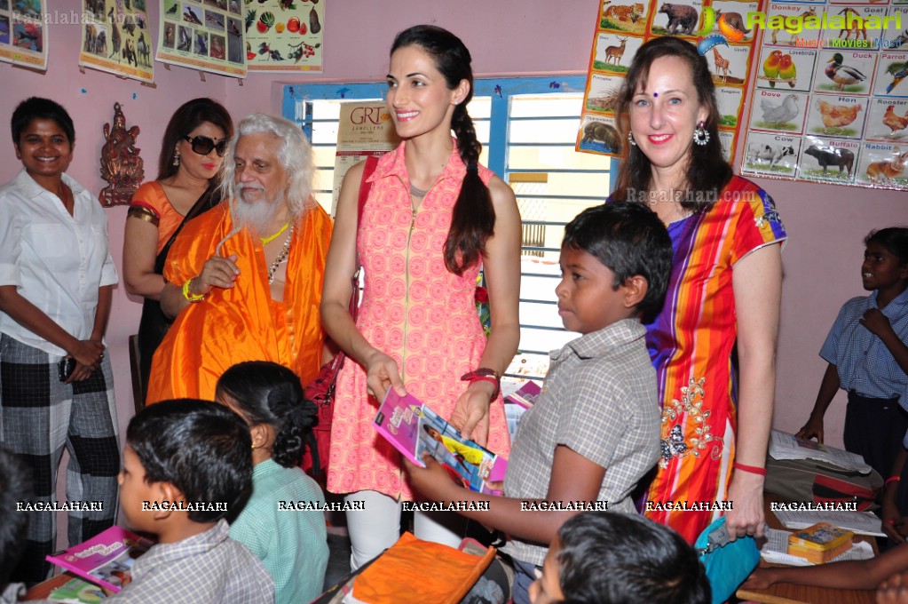 Shilpa Reddy and Nekkanti Sridevi launches Multimedia Classroom at Rajiv Vidya Mission, Hyderabad