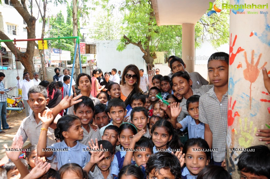 Shilpa Reddy and Nekkanti Sridevi launches Multimedia Classroom at Rajiv Vidya Mission, Hyderabad