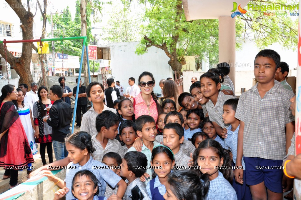 Shilpa Reddy and Nekkanti Sridevi launches Multimedia Classroom at Rajiv Vidya Mission, Hyderabad