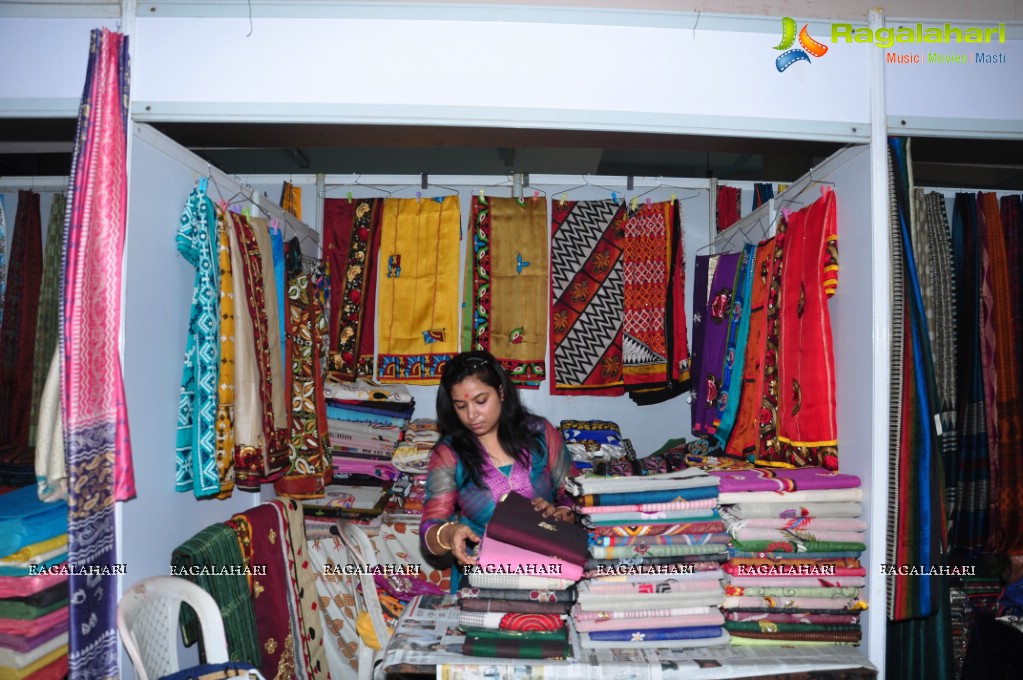 Nikitha Narayan inaugurates Silk of India - National Silk and Cotton Expo