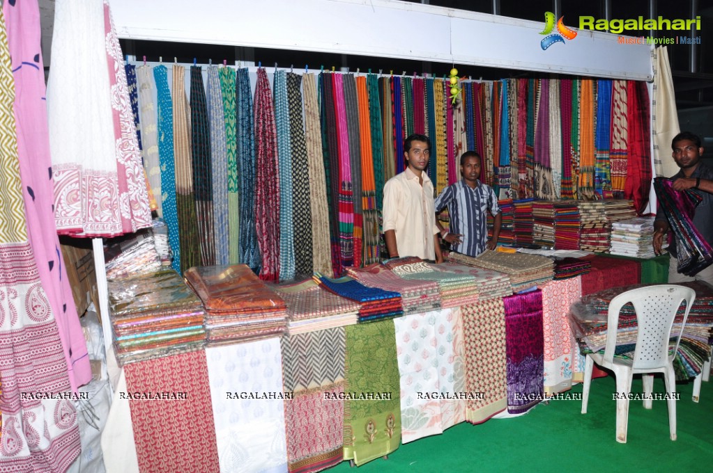 Nikitha Narayan inaugurates Silk of India - National Silk and Cotton Expo
