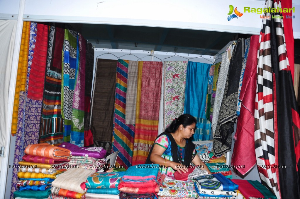 Nikitha Narayan inaugurates Silk of India - National Silk and Cotton Expo