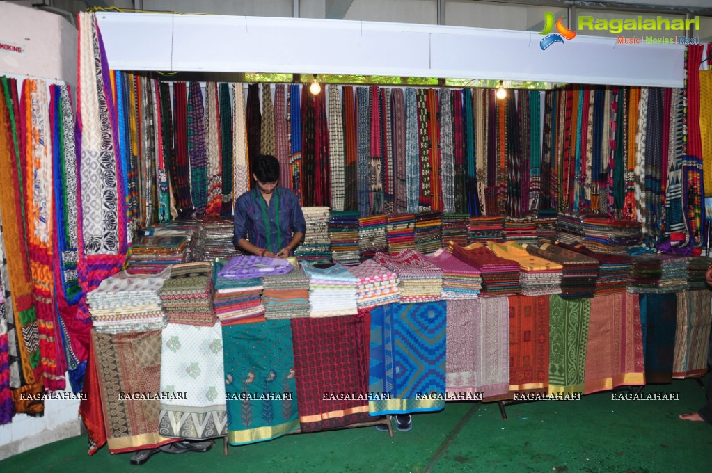 Nikitha Narayan inaugurates Silk of India - National Silk and Cotton Expo