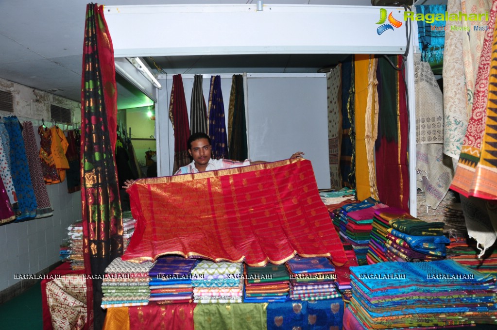 Nikitha Narayan inaugurates Silk of India - National Silk and Cotton Expo