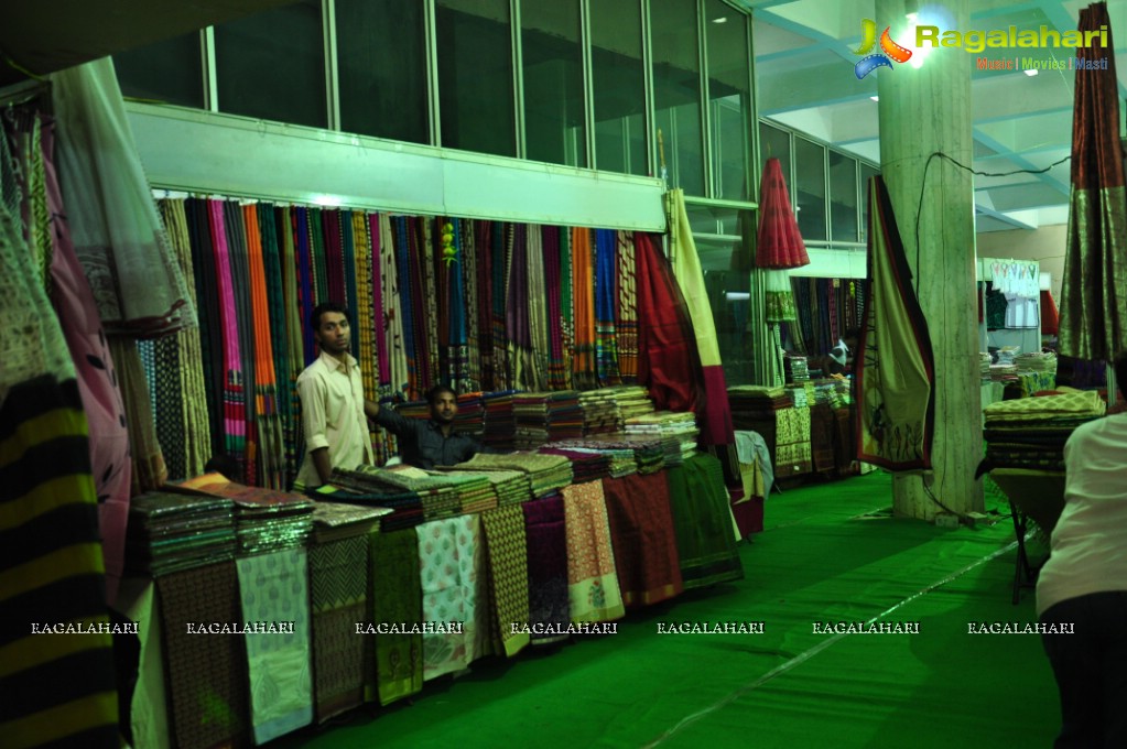 Nikitha Narayan inaugurates Silk of India - National Silk and Cotton Expo