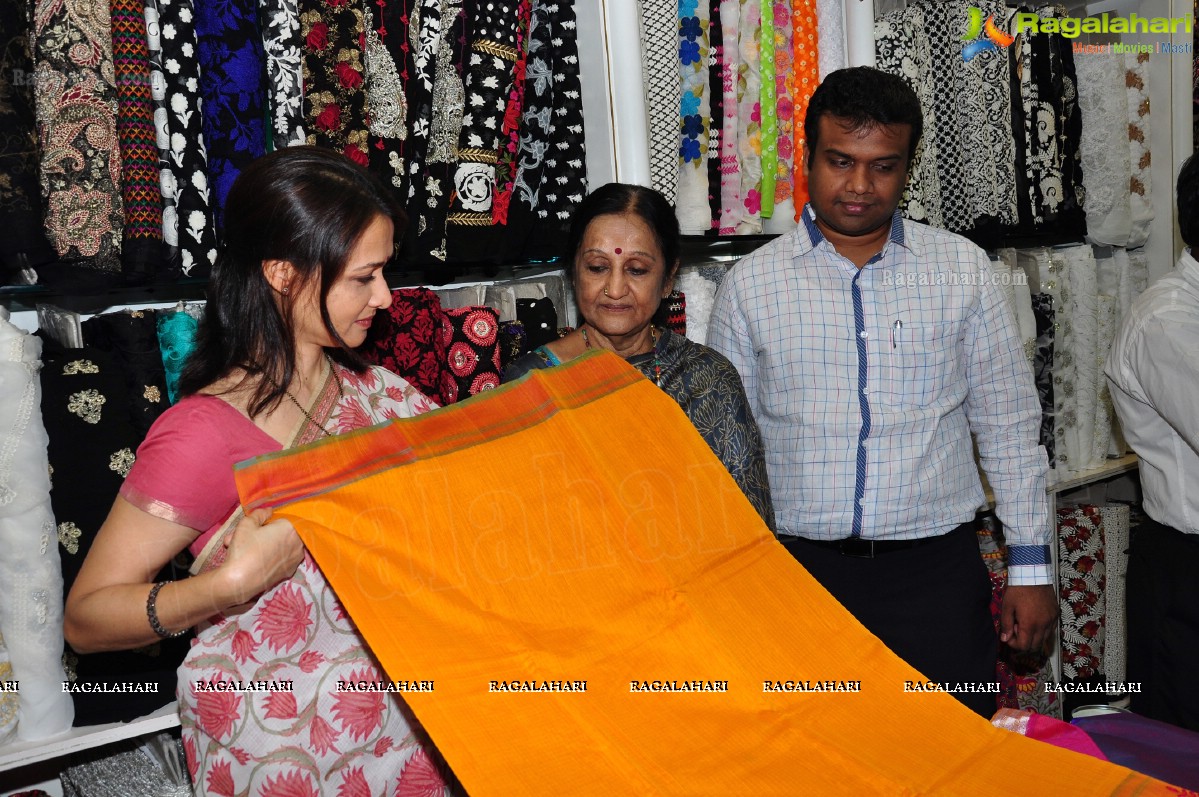 Amala, Jaysudha & Sridevi Neekanti launch Usha Raghunathan's Ugadi Collection at Singhanias Store