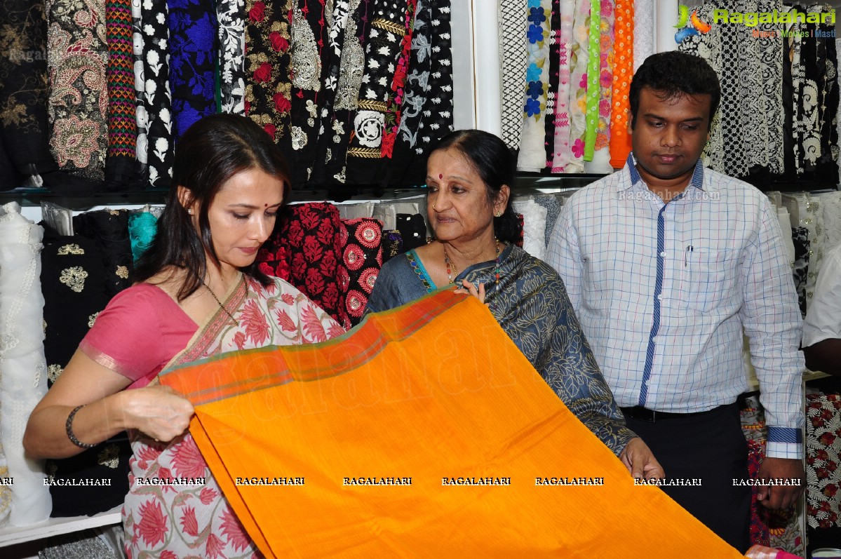 Amala, Jaysudha & Sridevi Neekanti launch Usha Raghunathan's Ugadi Collection at Singhanias Store