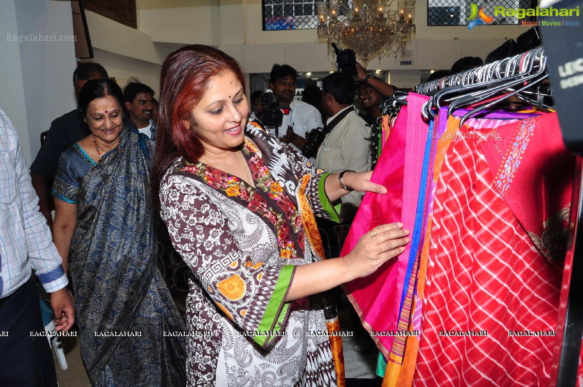 Amala, Jaysudha & Sridevi Neekanti launch Usha Raghunathan's Ugadi Collection at Singhanias Store