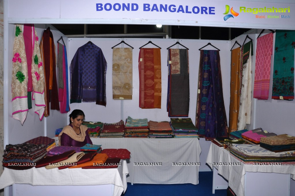 Srilekha inaugurates Vastra Varnam Expo 2013 at Sri Sathya Sai Nigamagamam, Hyderabad