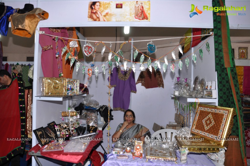 Srilekha inaugurates Vastra Varnam Expo 2013 at Sri Sathya Sai Nigamagamam, Hyderabad