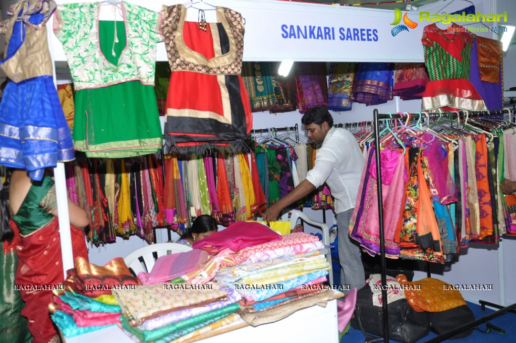 Swathi inaugurates Trendz Wedding & Life Style Expo 2013