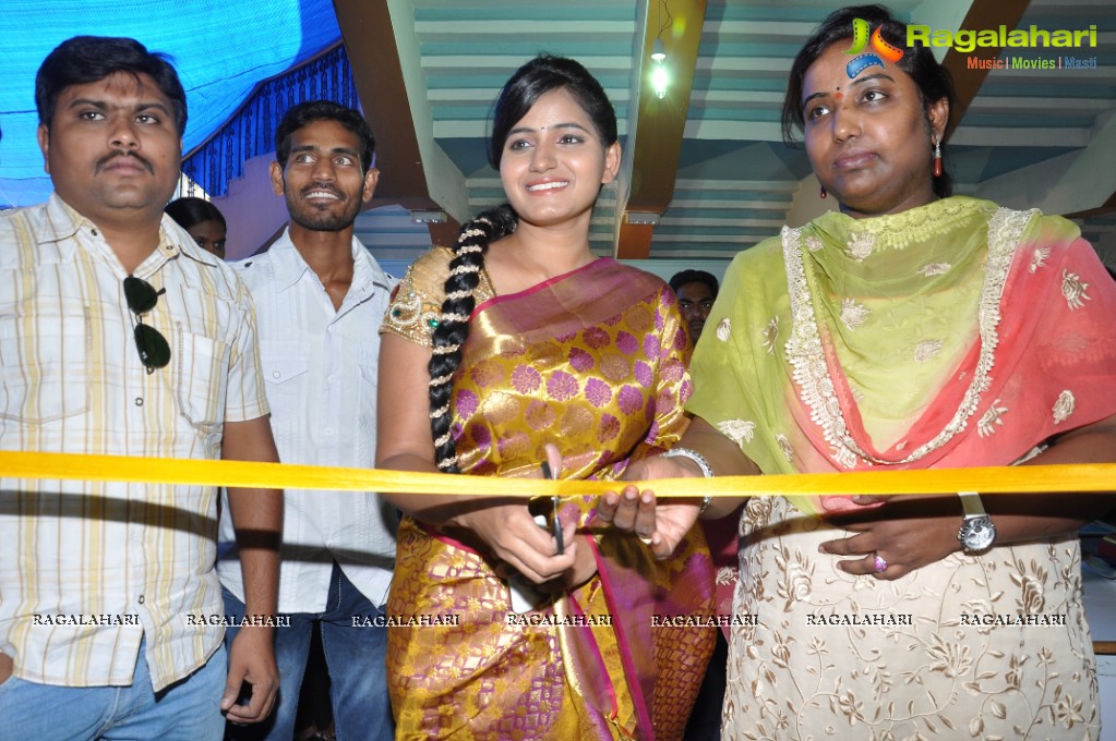 Swathi inaugurates Trendz Wedding & Life Style Expo 2013