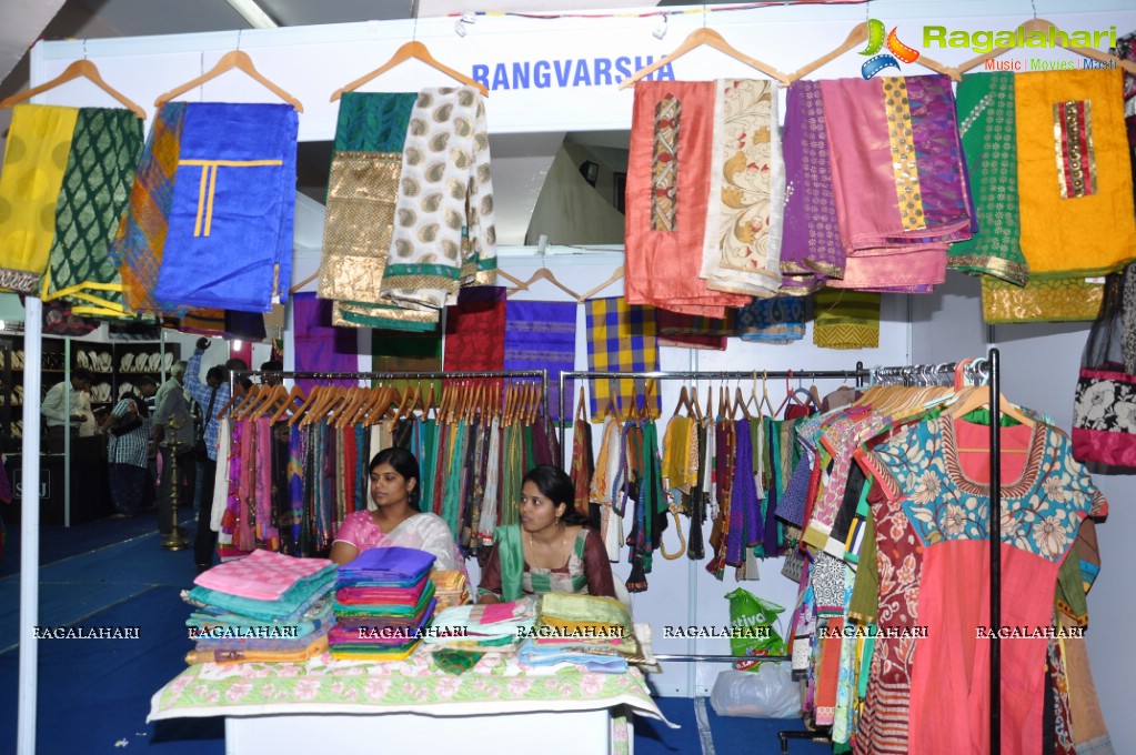 Swathi inaugurates Trendz Wedding & Life Style Expo 2013