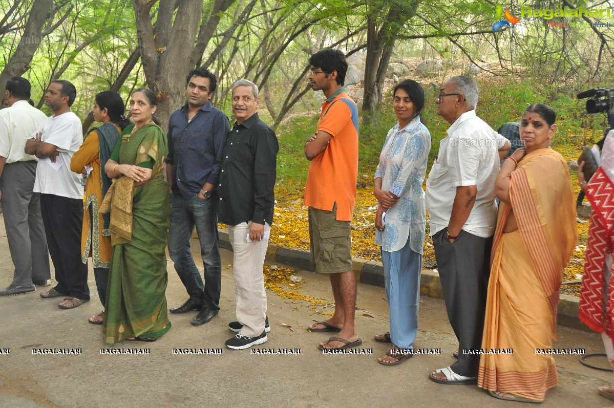 Balakrishna-Nagarjuna casts their votes at Filmnagar Club, Hyderabad	