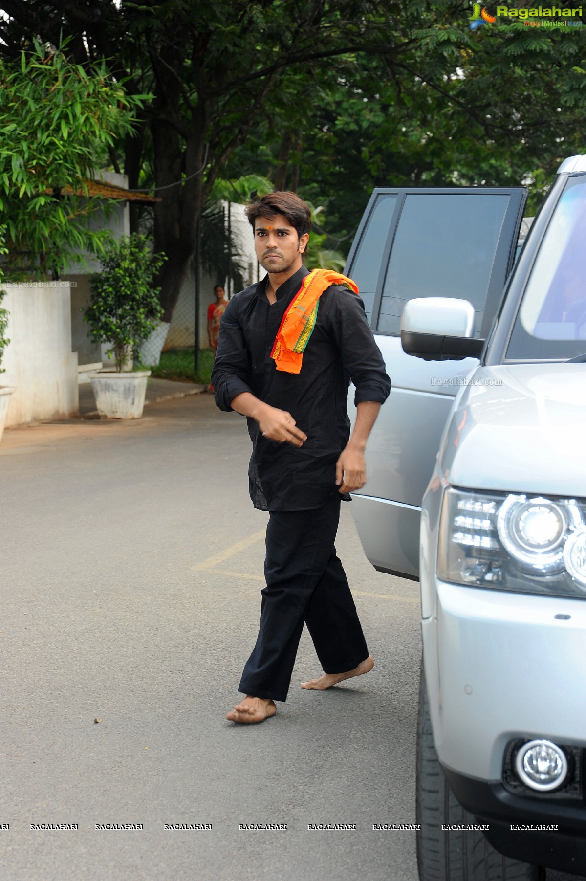 Chiranjeevi casts his vote at Jubilee Hills Club, Hyderabad