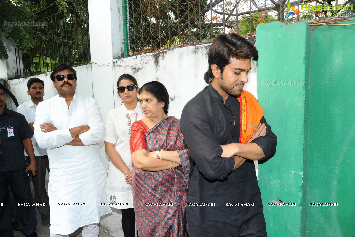 Chiranjeevi casts his vote at Jubilee Hills Club, Hyderabad