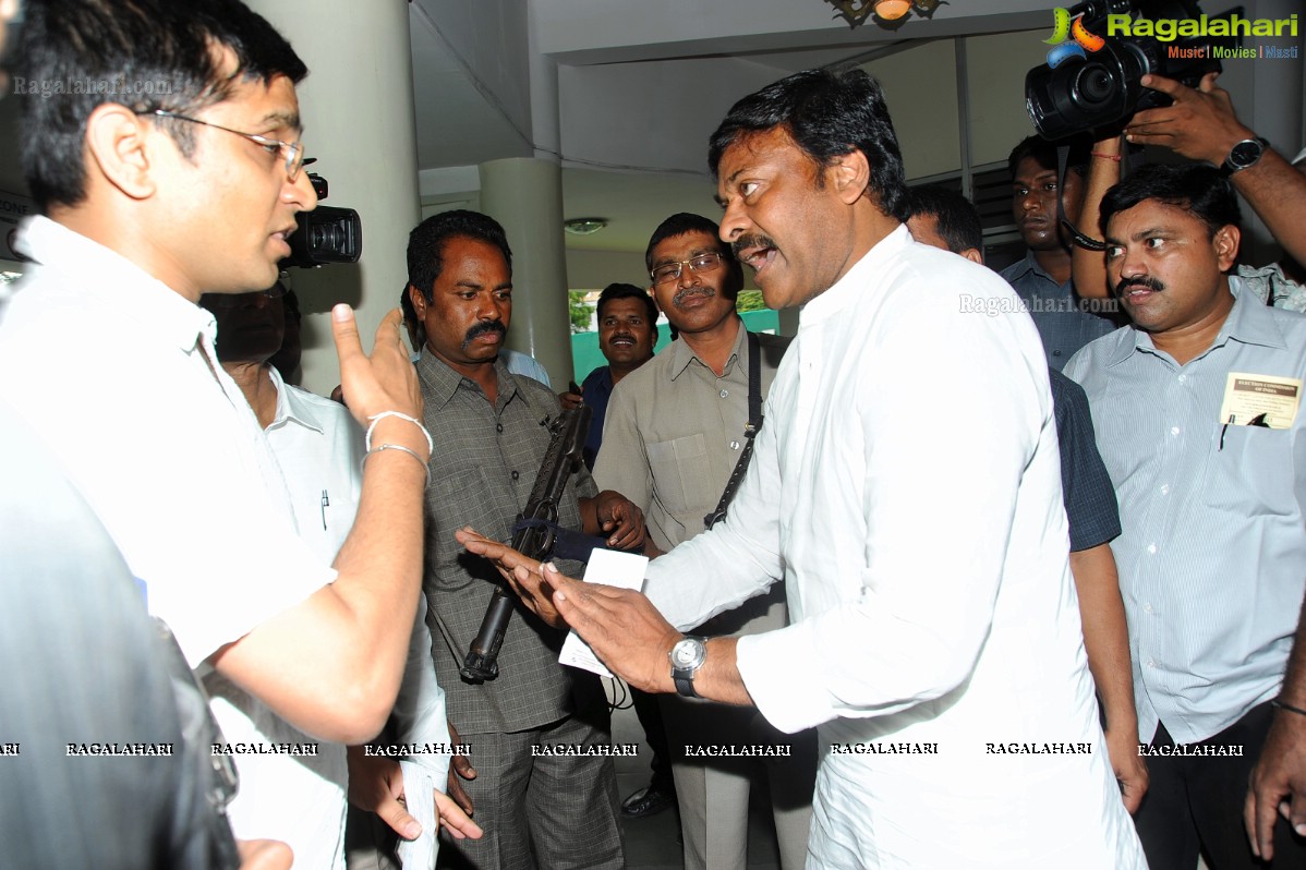 Chiranjeevi casts his vote at Jubilee Hills Club, Hyderabad