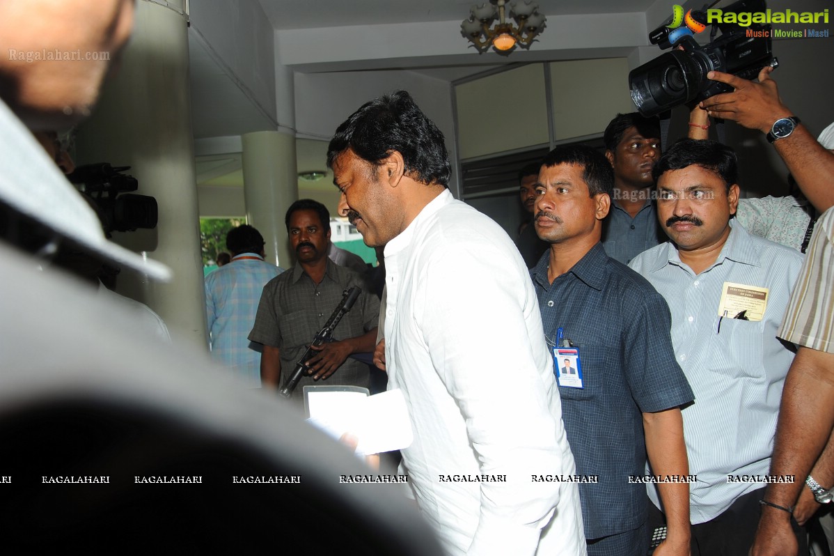 Chiranjeevi casts his vote at Jubilee Hills Club, Hyderabad