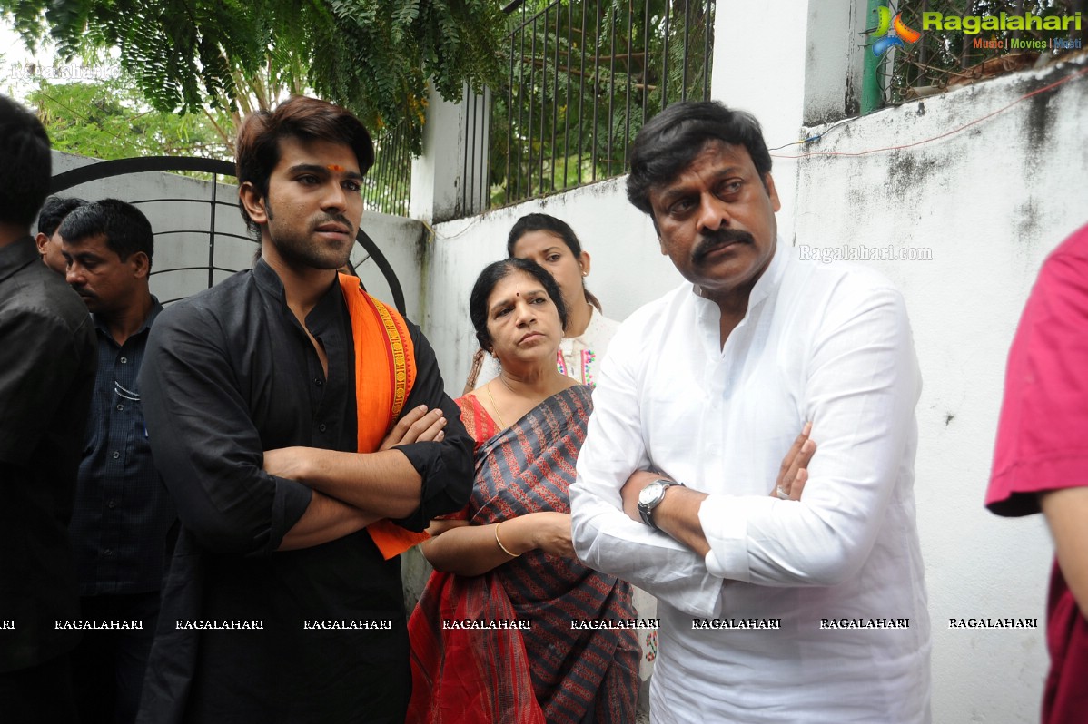 Chiranjeevi casts his vote at Jubilee Hills Club, Hyderabad