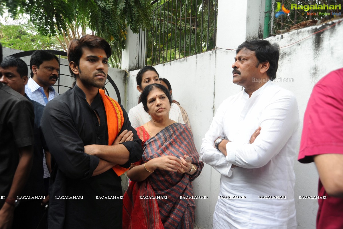 Chiranjeevi casts his vote at Jubilee Hills Club, Hyderabad