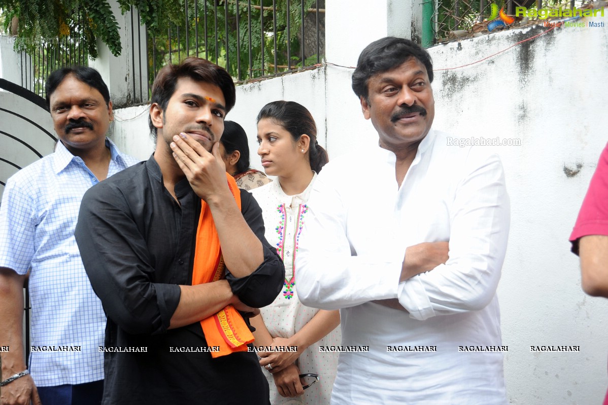 Chiranjeevi casts his vote at Jubilee Hills Club, Hyderabad