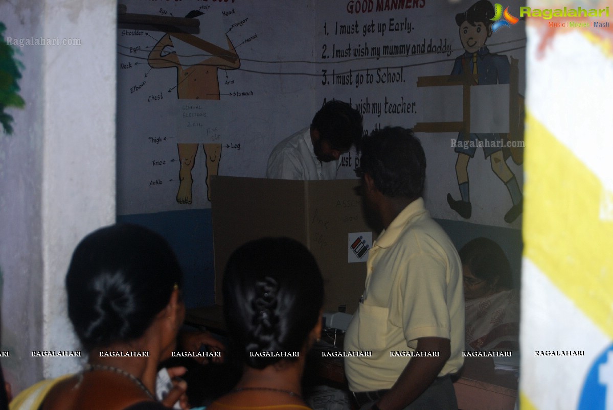 Pawan Kalyan casts his vote at Gayatri Hills, Hyderabad