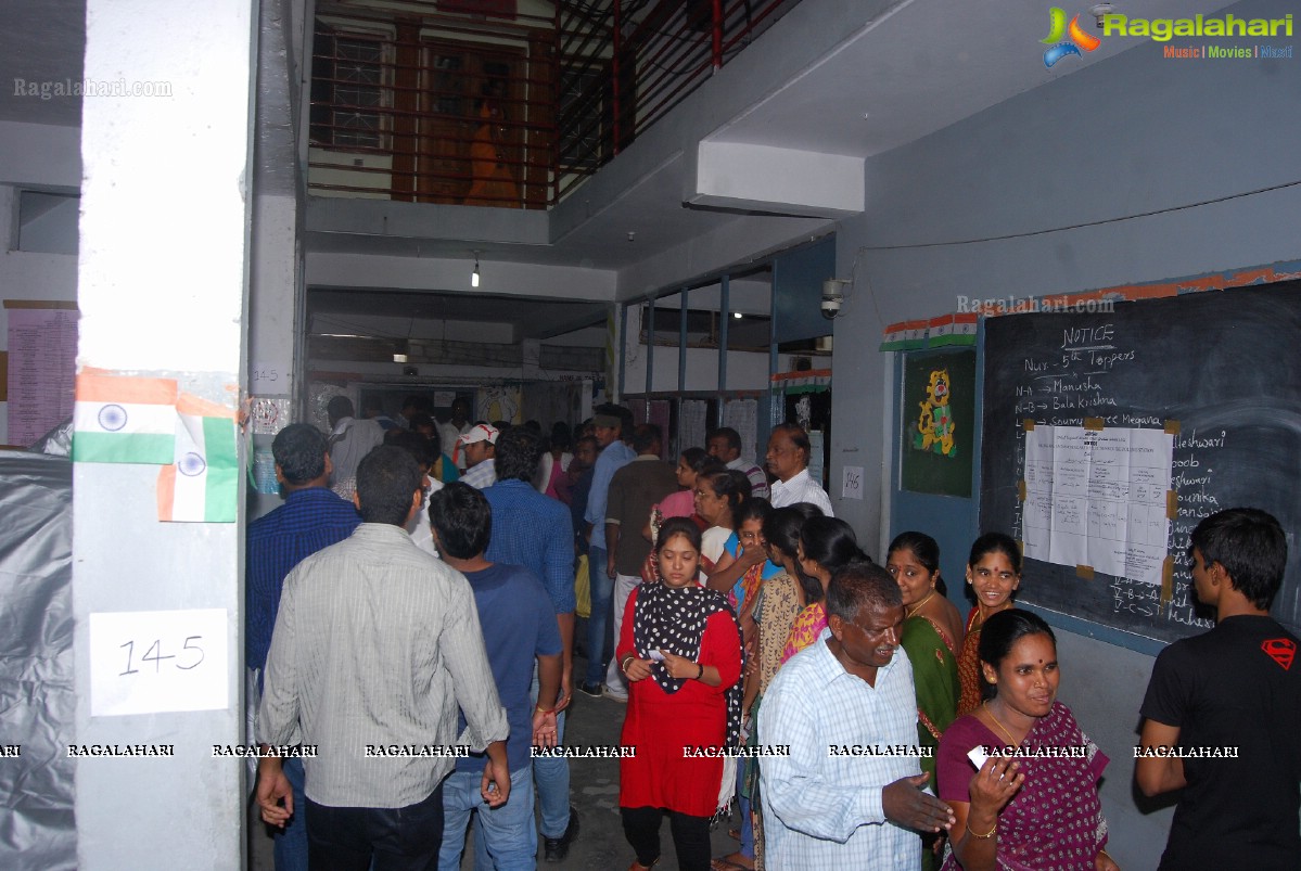 Pawan Kalyan casts his vote at Gayatri Hills, Hyderabad