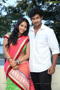 Toli Sandhya Velalo Press Meet