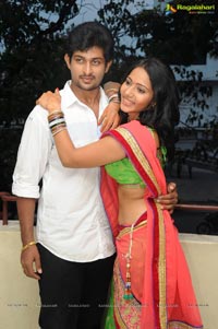 Toli Sandhya Velalo Press Meet