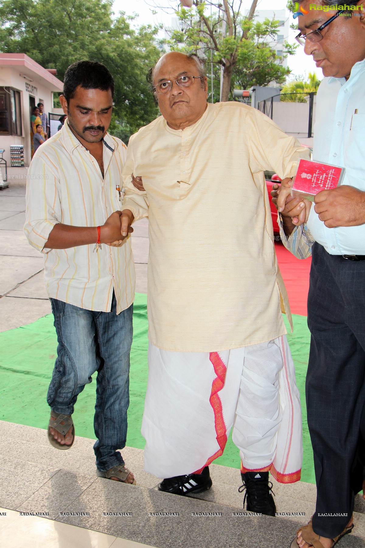 Tollywood Celebs cast their vote at FNCC, Hyderabad