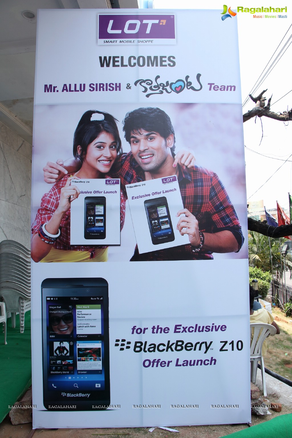 Allu Sirish launches Exclusive Offer on Blackberry Z10 at Lot Mobiles, Hyderabad